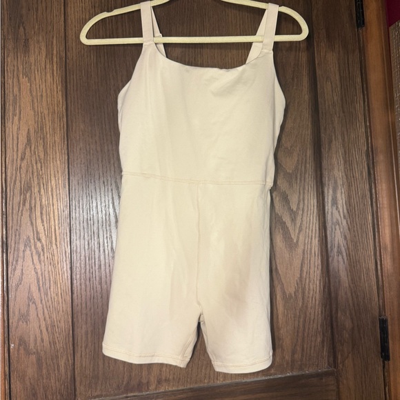 Offline by aerie the hugger scoop 5” romper soft oat (pics included) - Picture 2 of 4